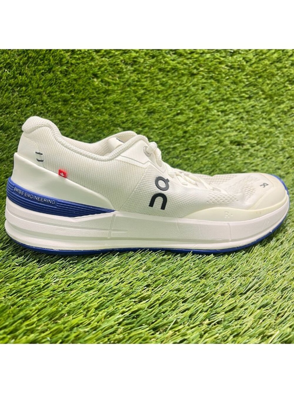 On The Roger Pro Womens Size 9.5 White Blue Athletic Running Shoes Sneakers